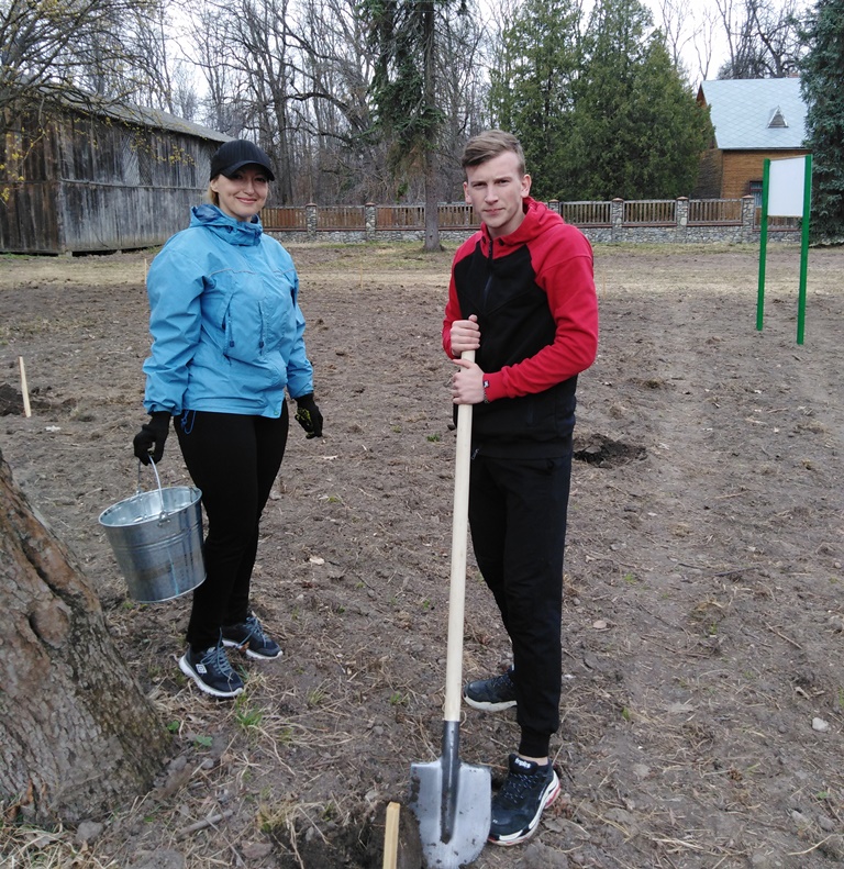 Викладачі та студенти працюють спільно